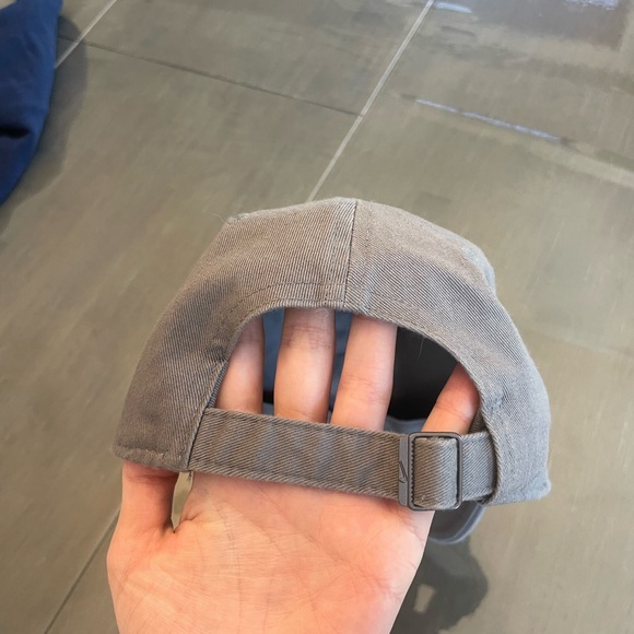 Nike hat - Picture 3 of 3